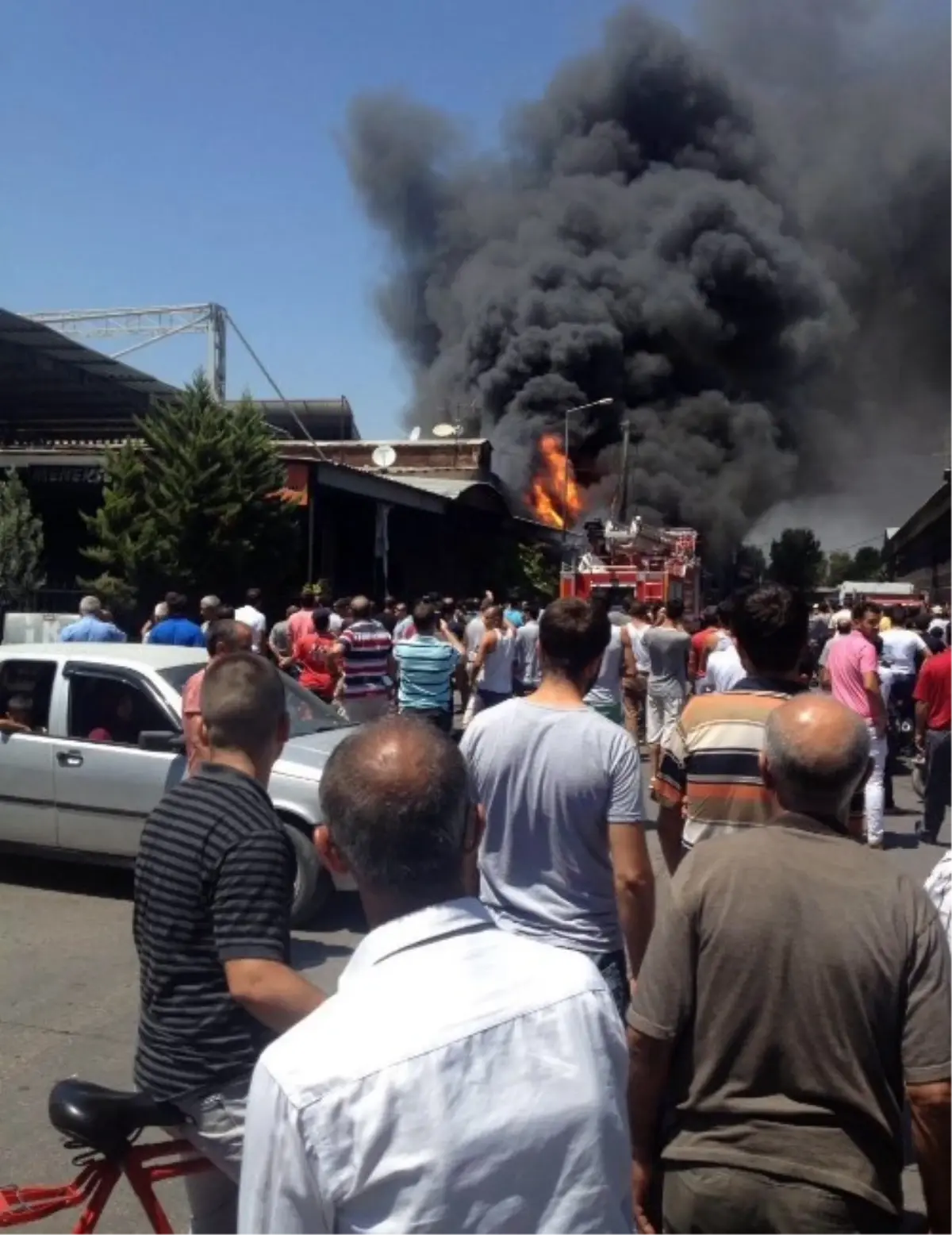 Mersin Halinde Çıkan Yangın Korkuttu