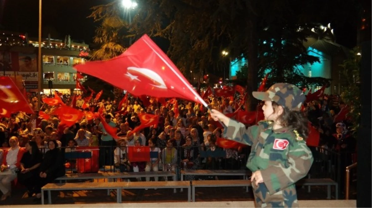 Milletvekili Karaburun: "Ne Kadar Büyük Bir Millet Olduğumuzu Bütün Dünyaya Gösterdik"