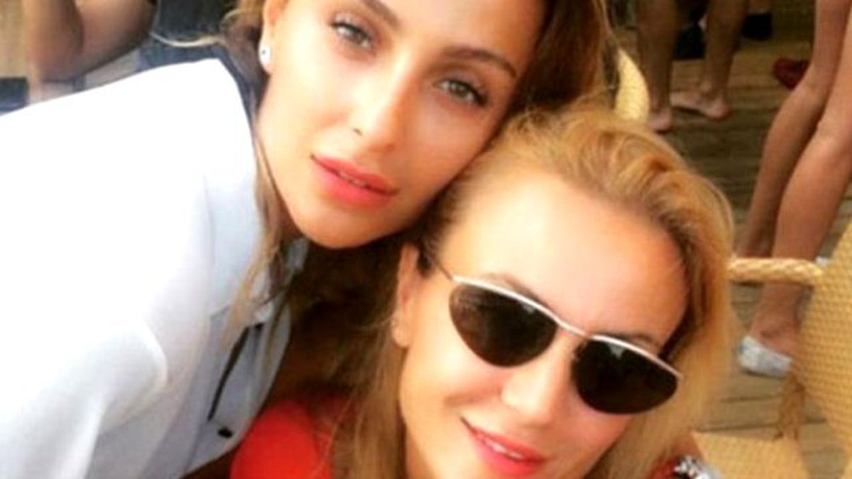 Özge Ulusoy'dan Ablasına Doğum Günü Mesajı