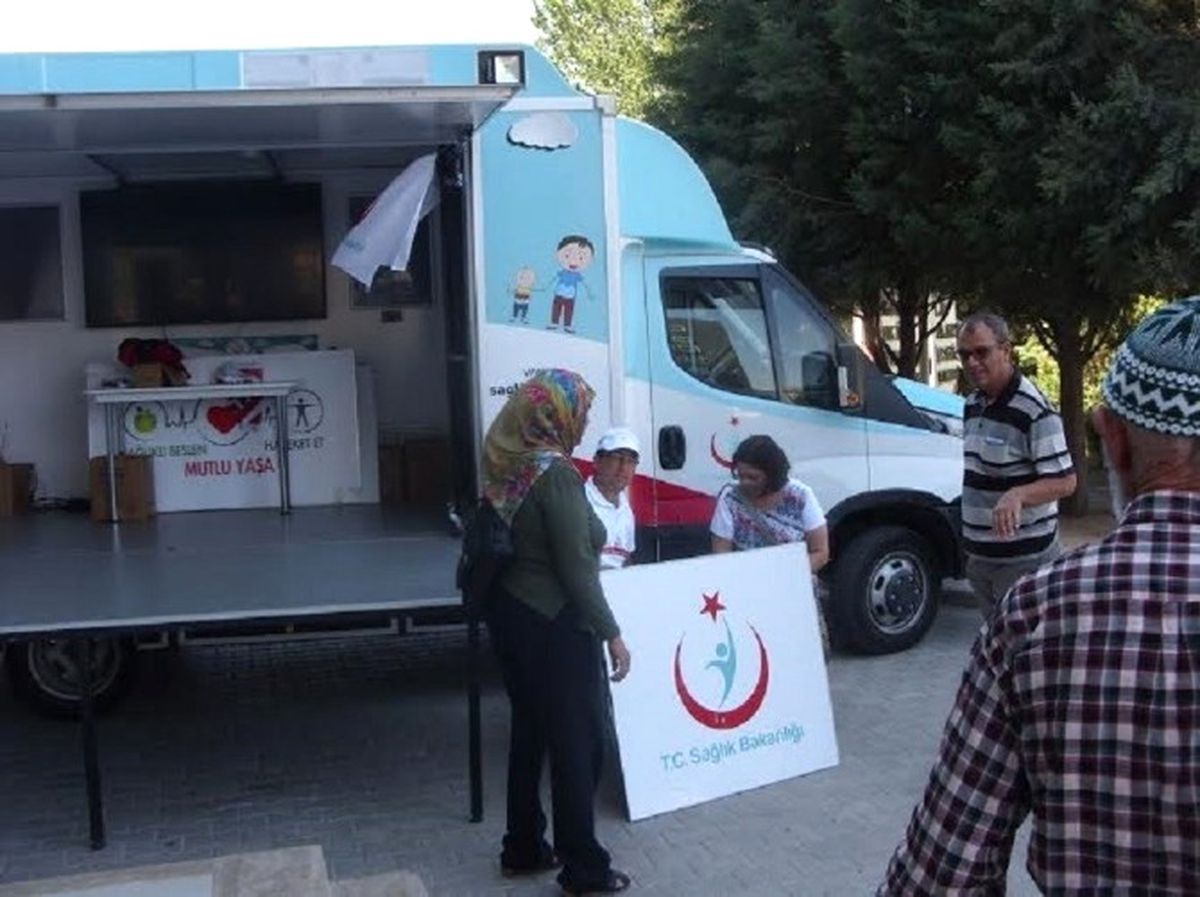 Sağlıklı Yaşam Aracı Çomü\'de Bilgilendirme Yaptı