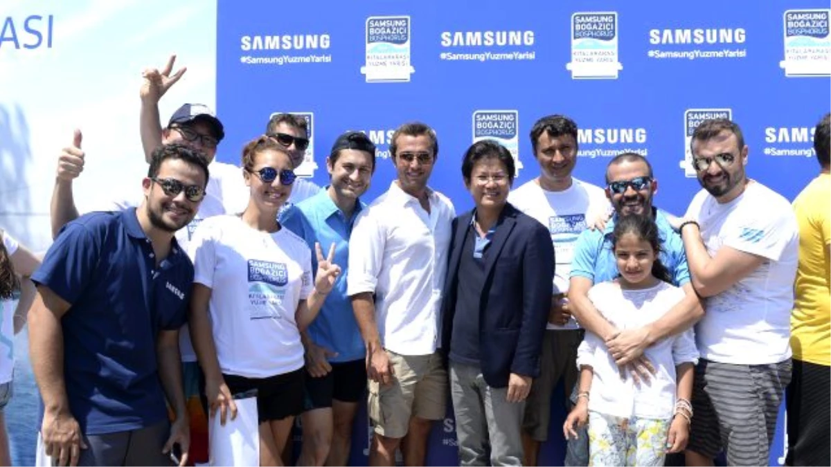 Samsung Mavi Kulaçlar Yüzme Takımı 8 yüzücüsüyle