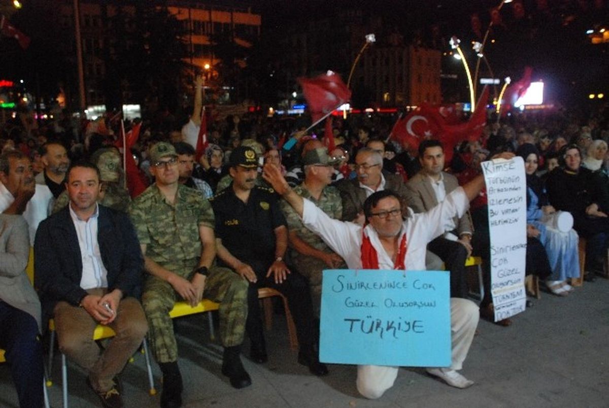 Tokat\'ta \'Demokrasi Nöbeti\'