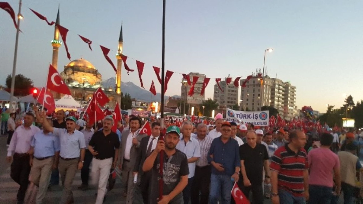 Türk-İş Sendikalarından Kayseri\'de Demokrasi Nöbetine Destek
