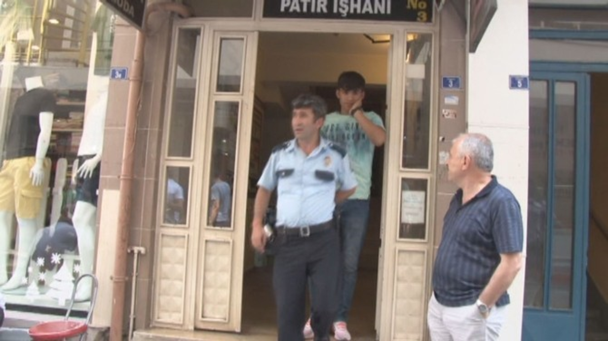 Tuvalette Mahsur Kalan Çocuğu İtfaiye Kurtardı