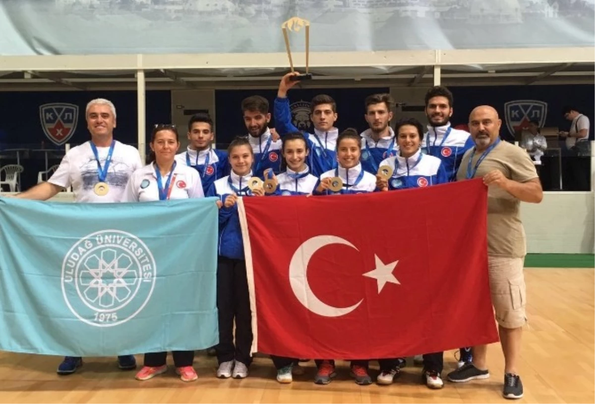 Uü\'lü Badmintoncular Avrupa Şampiyonu