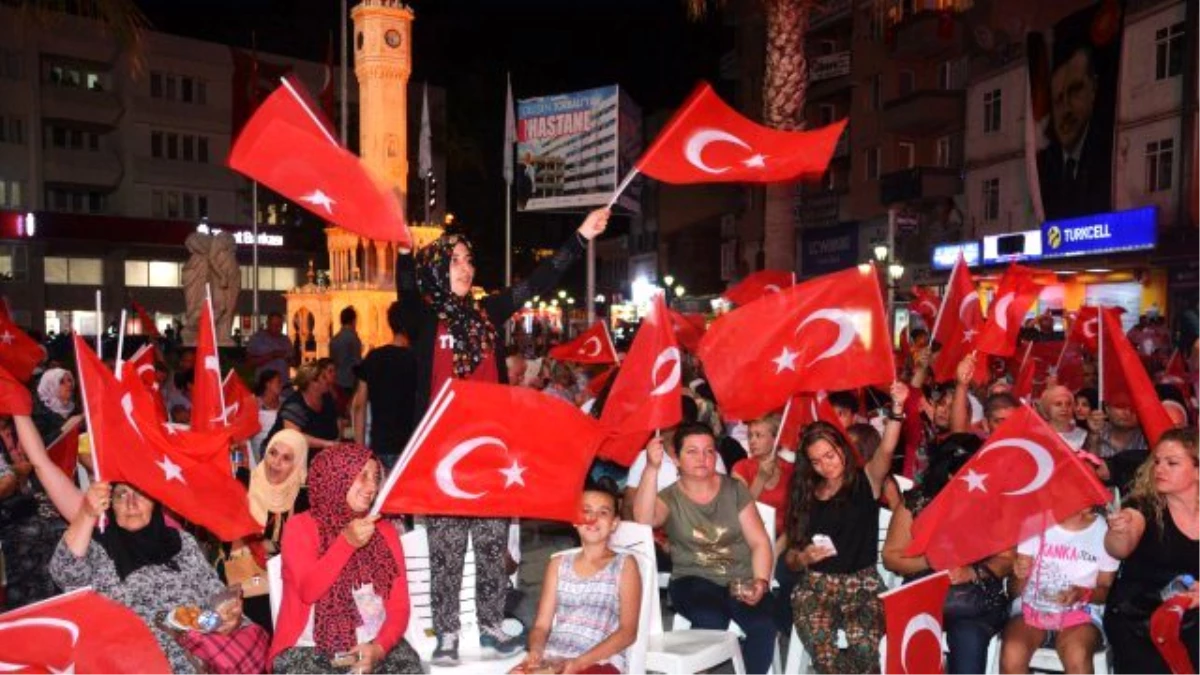 15 Temmuz\'un Demokrasi Kahramanıdır : Kadınlar