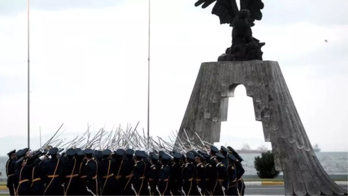 Hükümet Darbe Girişiminin Ardından Askeri Liseleri Kapatıyor