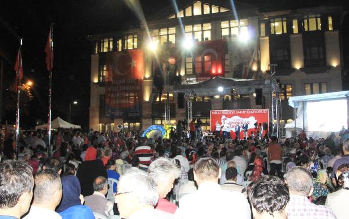Başpehlivan Recep Kara Ordu\'da Demokrasi Nöbetine Katıldı