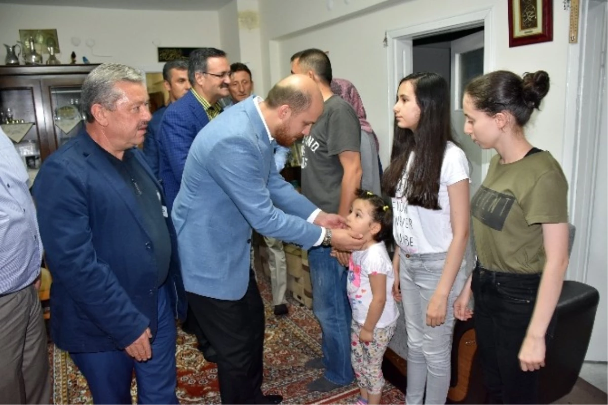 Bilal Erdoğan\'dan Demokrasi Şehitlerinin Ailesine Ziyaret
