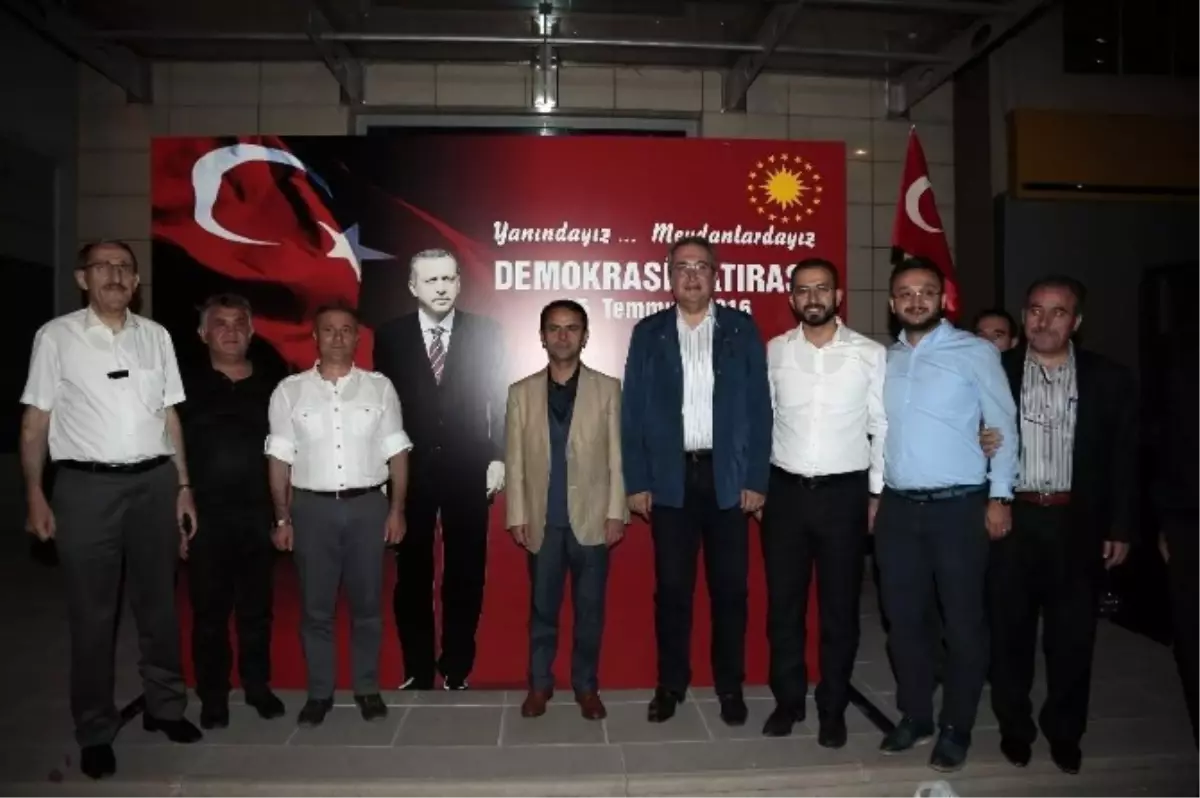 Demokrasi Nöbeti Birlik İçinde Devam Ediyor