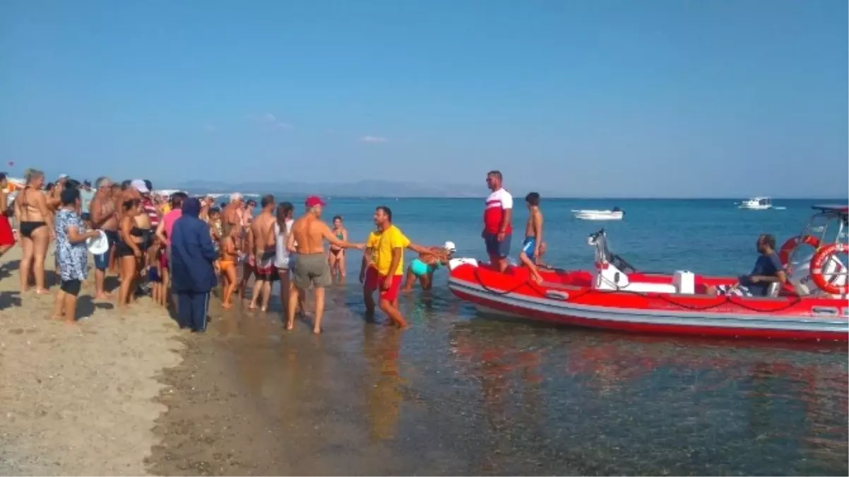 Denizde Sürüklenen Baba Kızı İtfaiye Kurtardı