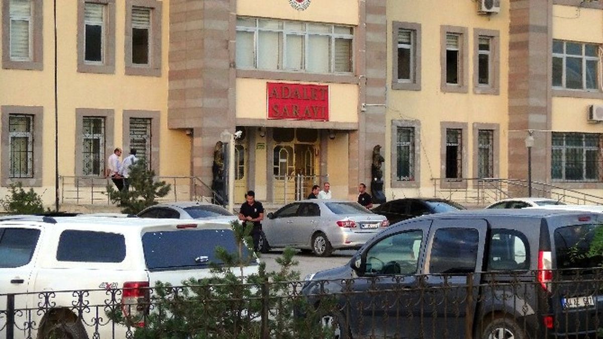 Doğubayazıt\'ta 2 Asker Tutuklandı, 3 Memur Gözaltına Alındı