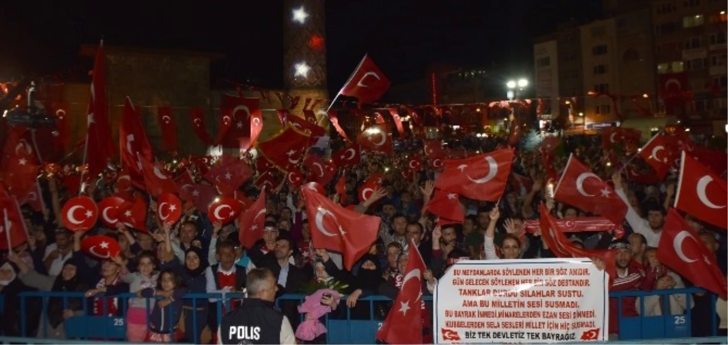 Erzurum\'un Demokrasi Nöbetinde Milli Ruh Dorukta
