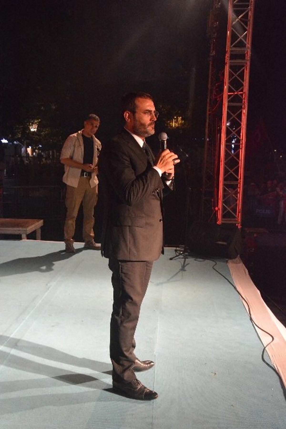 Eski Bakan Ünal\'dan İzmir Demokrasi Nöbetine Destek