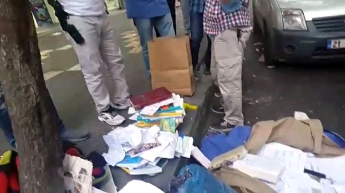 Fetö\'nün Kitapları Çöpte Çıktı