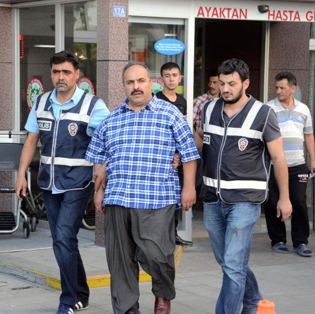 Fetö/pdy Operasyonunda 1 Doları Yırtarken Yakalandı