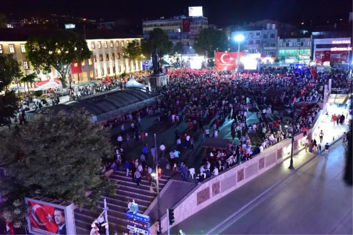 Gürkan, Demokrasi Nöbeti Tutan Vatandaşlarla Bir Araya Geldi