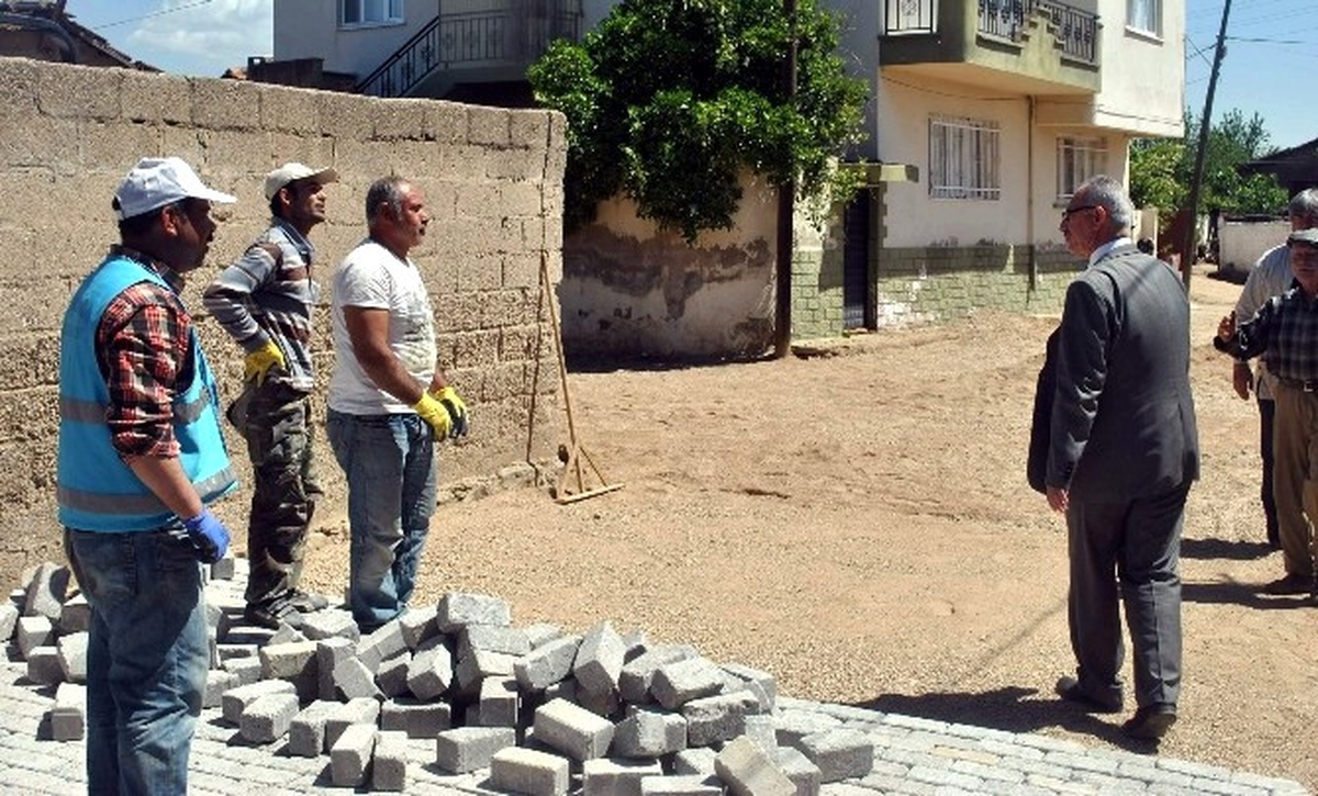 İncirliova\'da Yol Yapım Çalışmaları Sürüyor