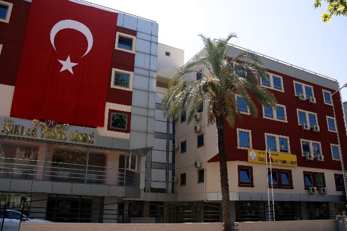 İsminden Dolayı Kapatılan Okul Yeniden Açıldı