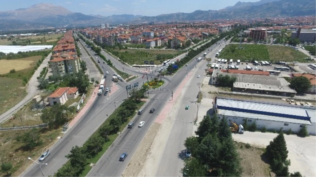 Isparta\'ya, Köprülü Kavşak ve Üst Geçitler Yapılıyor