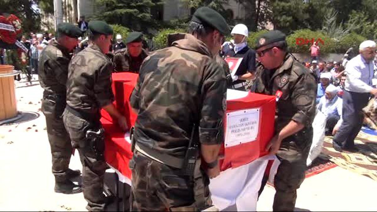 Konya Şehit Özel Haraket Polisi, Konya\'da 5 Bin Kişi Son Yolculuğuna Uğurladı