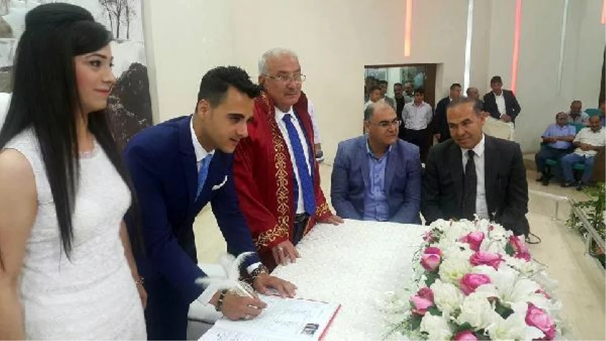 Mersin Büyükşehir Belediyesi\'nin 2 Bürokratı Açığa Alındı (2) - Yeniden -