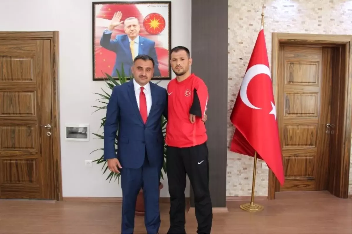 Para-olimpik Milli Sporcudan Başkan Cabbar\'a Ziyaret