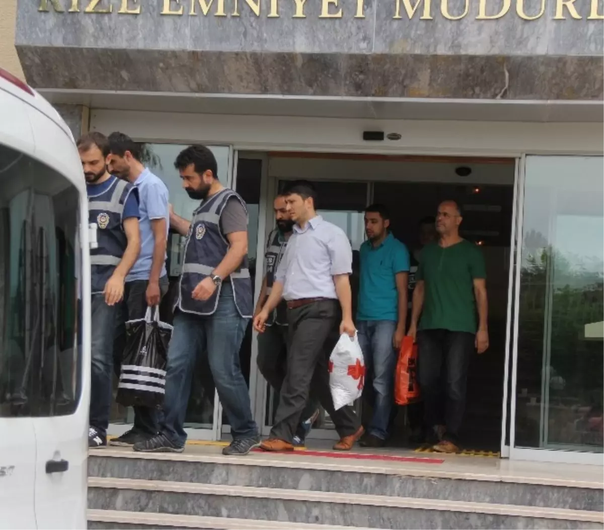 Rize\'de Fetö/pdy Operasyonları Kapsamında Gözaltına Alınan 14 Polis Memuru Adliyeye Çıkartıldı