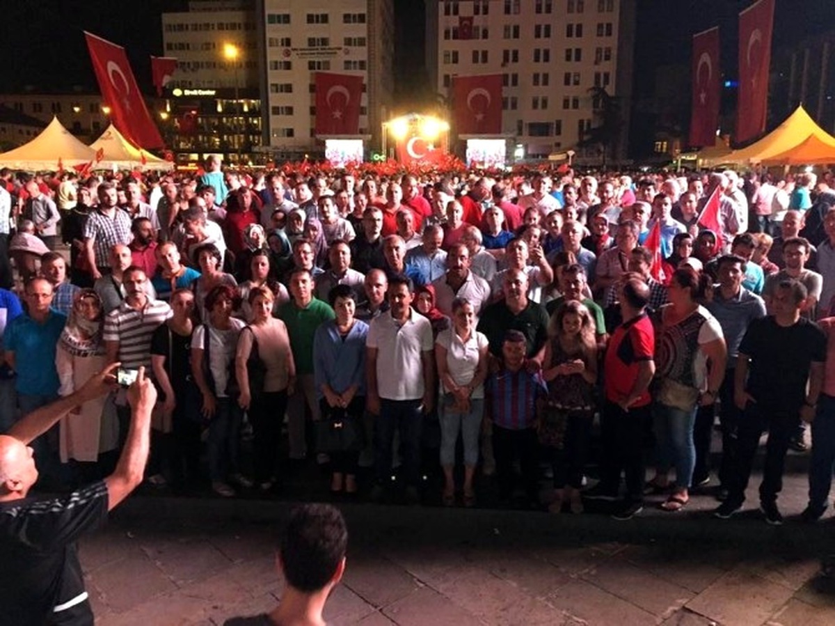 Sağlık Çalışanları Demokrasi Nöbetinde