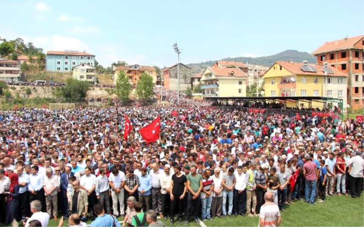 Şehit Astsubayı 15 Bin Kişi Uğurladı