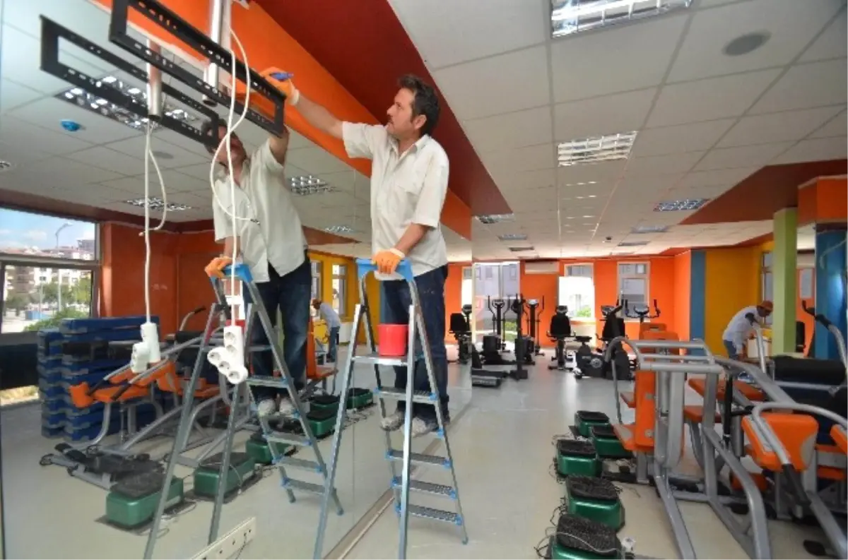 Spor Salonlarında Hummalı Çalışma