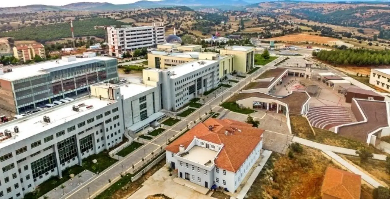 Uşak Üniversitesi Rektörlüğü; "Safımız Devletimizin ve Milletimizin Yanıdır"