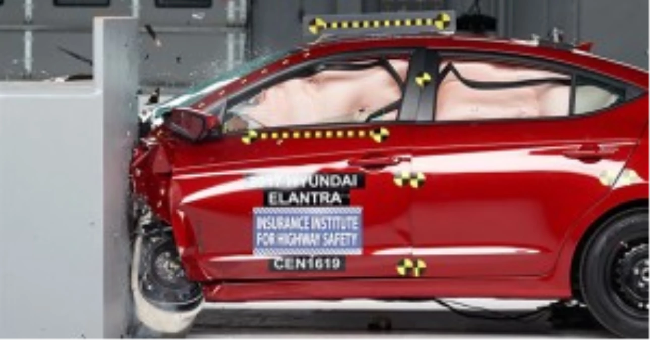 2017 Hyundai Elantra\'ya Iıhs\'den Tam Not