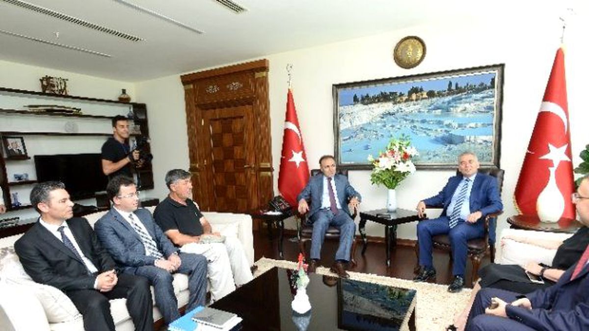 Denizlispor\'dan Vali Altıparmak\'a Ziyaret