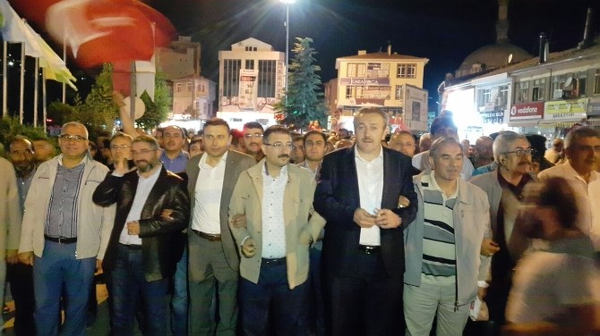 Bekiroğlu, Sungurlu\'da Demokrasi Nöbetine Katıldı