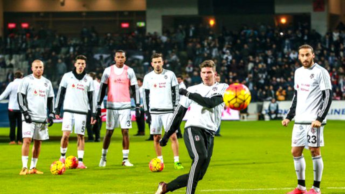 Karakartal\'lılardan Beşiktaş\'ın Avusturya\'daki Kampına Ziyaret