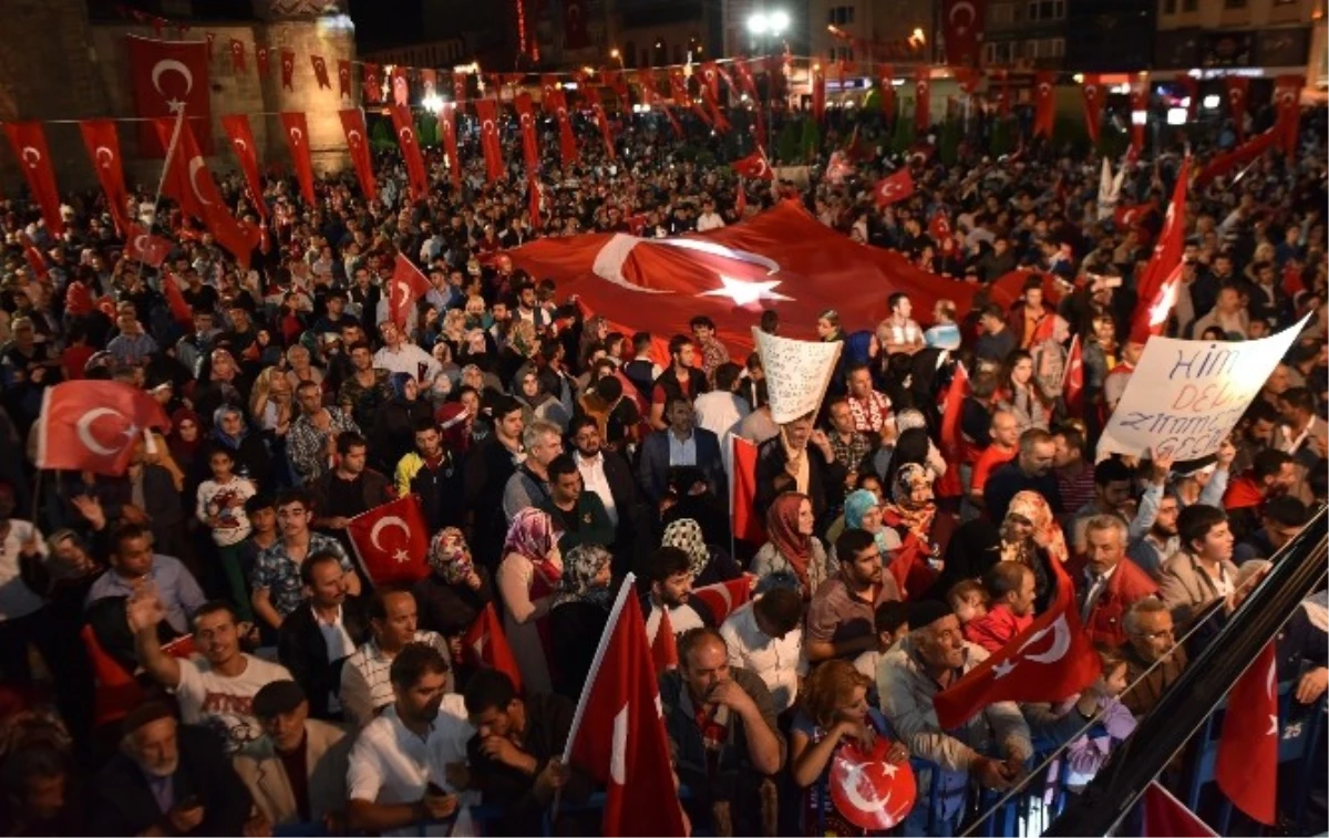 Demokrasi ve Milli İrade İçin Erzurum\'da Nöbete Devam