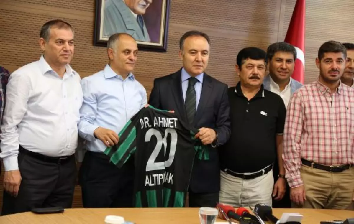 Denizlispor, Yönetimi Vali Ahmet Altıparmak\'ı Ziyaret Etti