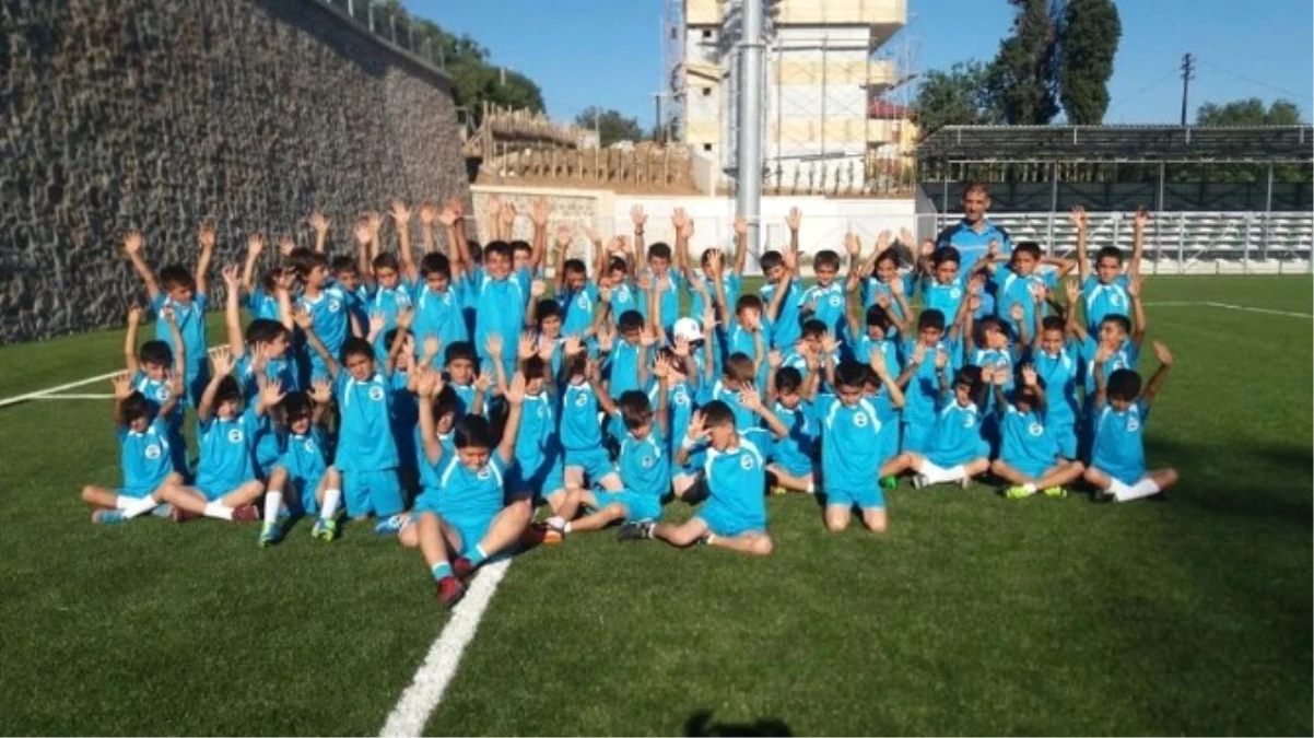 Dilovası\'nda 800 Çocuk İçin Yaz Spor Okulu Açıldı