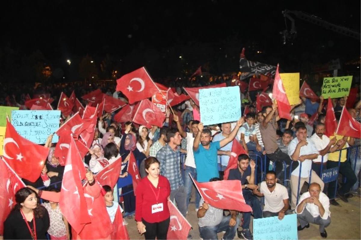 Diyarbakır\'da Demokrasi Nöbeti Sürüyor