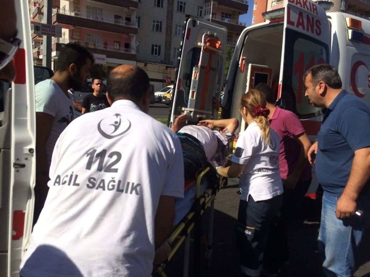 Diyarbakır\'da Trafik Kazası: 3 Yaralı