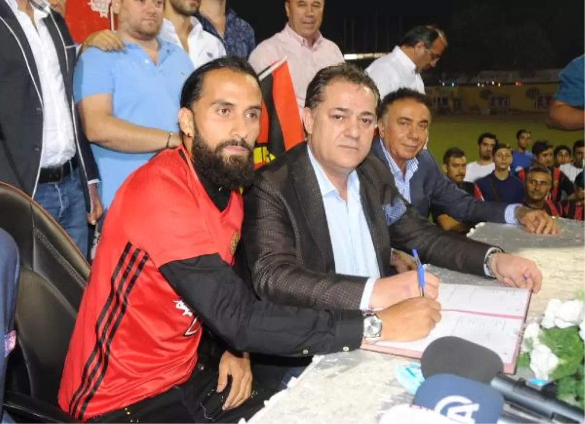 Erkan Zengin, Eskişehirspor ile 3 Yıllık Sözleşme İmzaladı