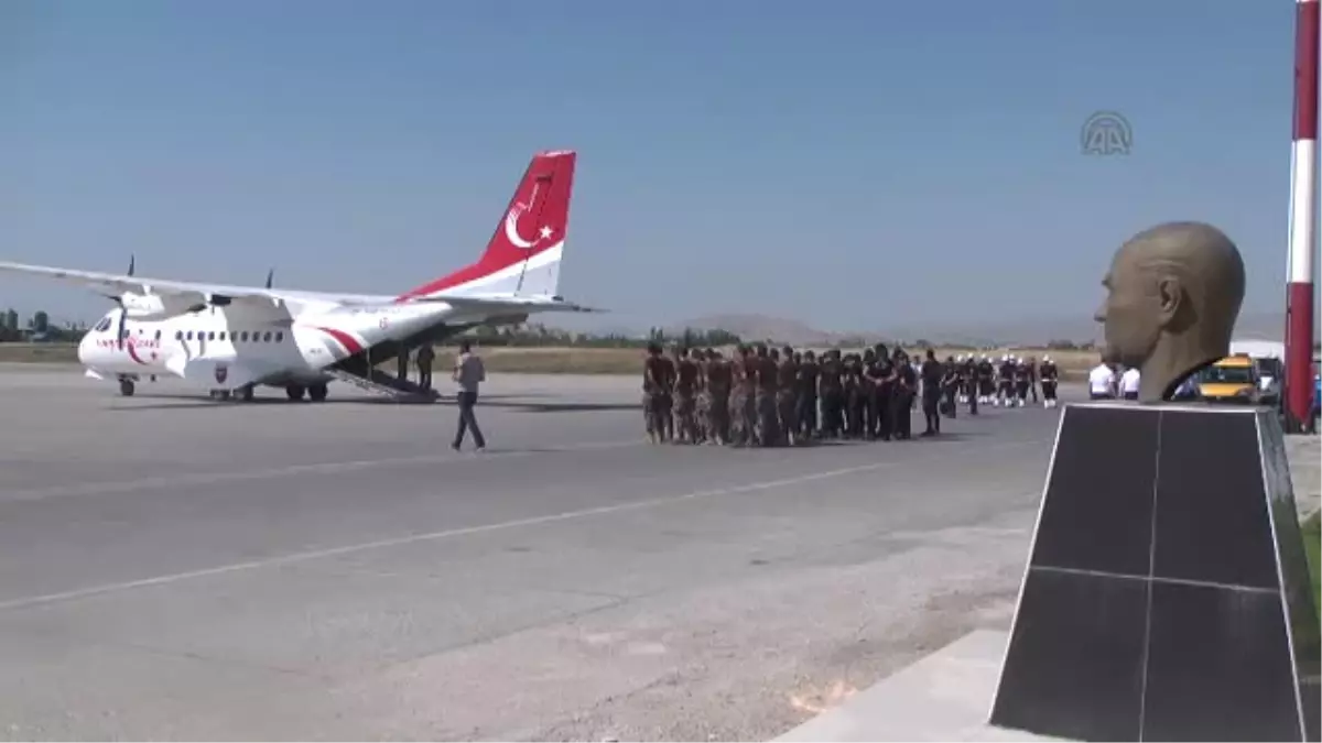 Hakkari\'deki Terör Saldırısında Şehit Olan Polis Memurları İçin Tören Düzenlendi