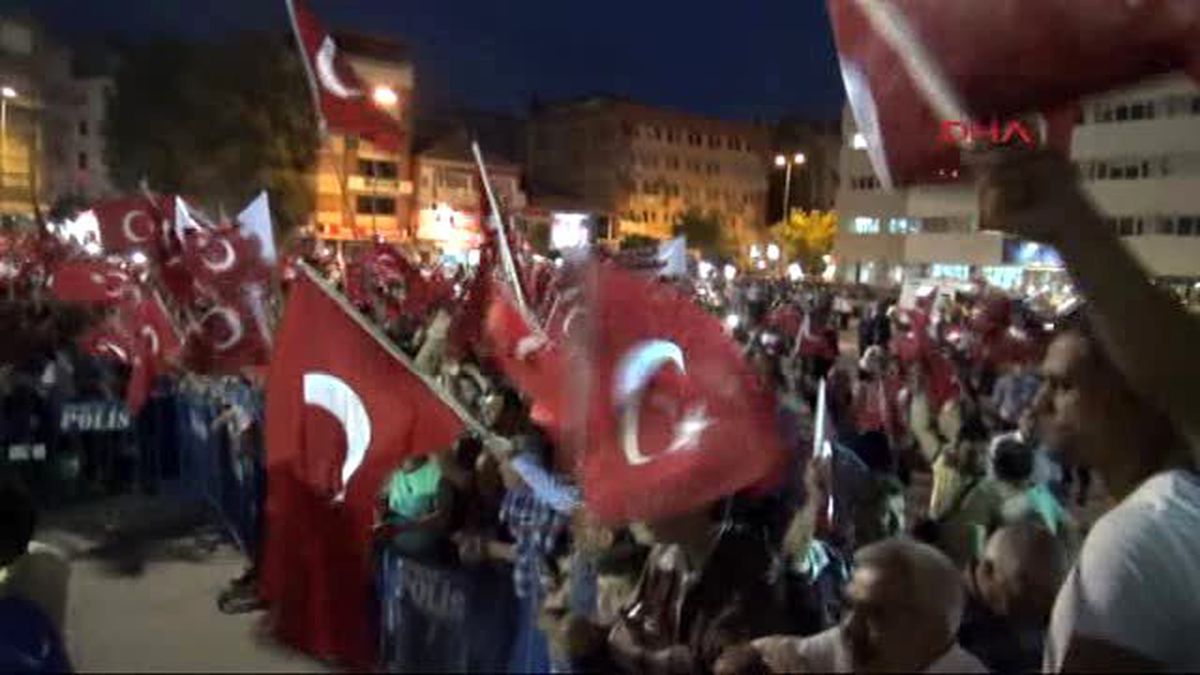 Kırıkkale Esnaf Odalarından Darbe Girişimi Protestosu