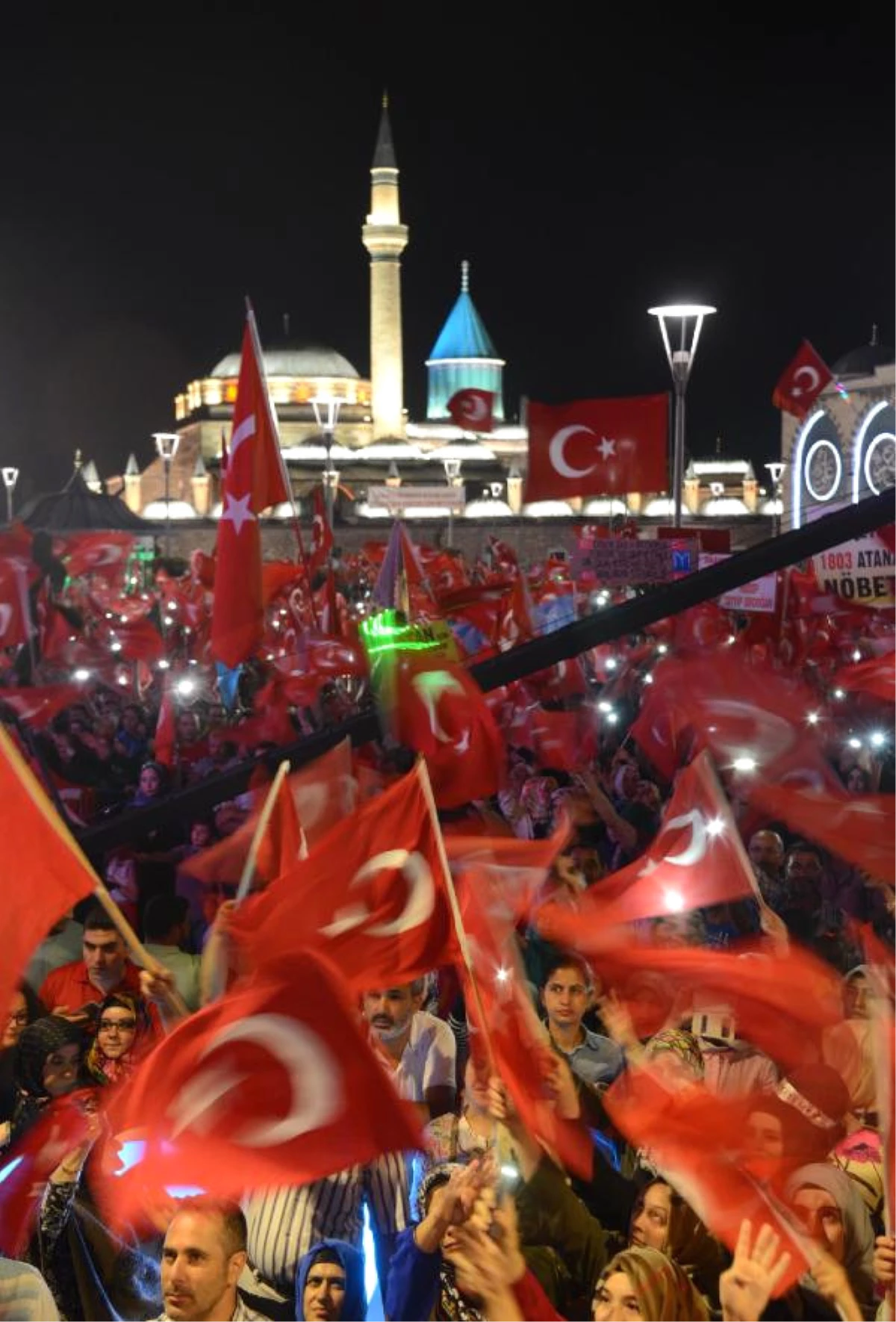 Konya\'da \'Demokrasi Nöbeti\' Devam Ediyor