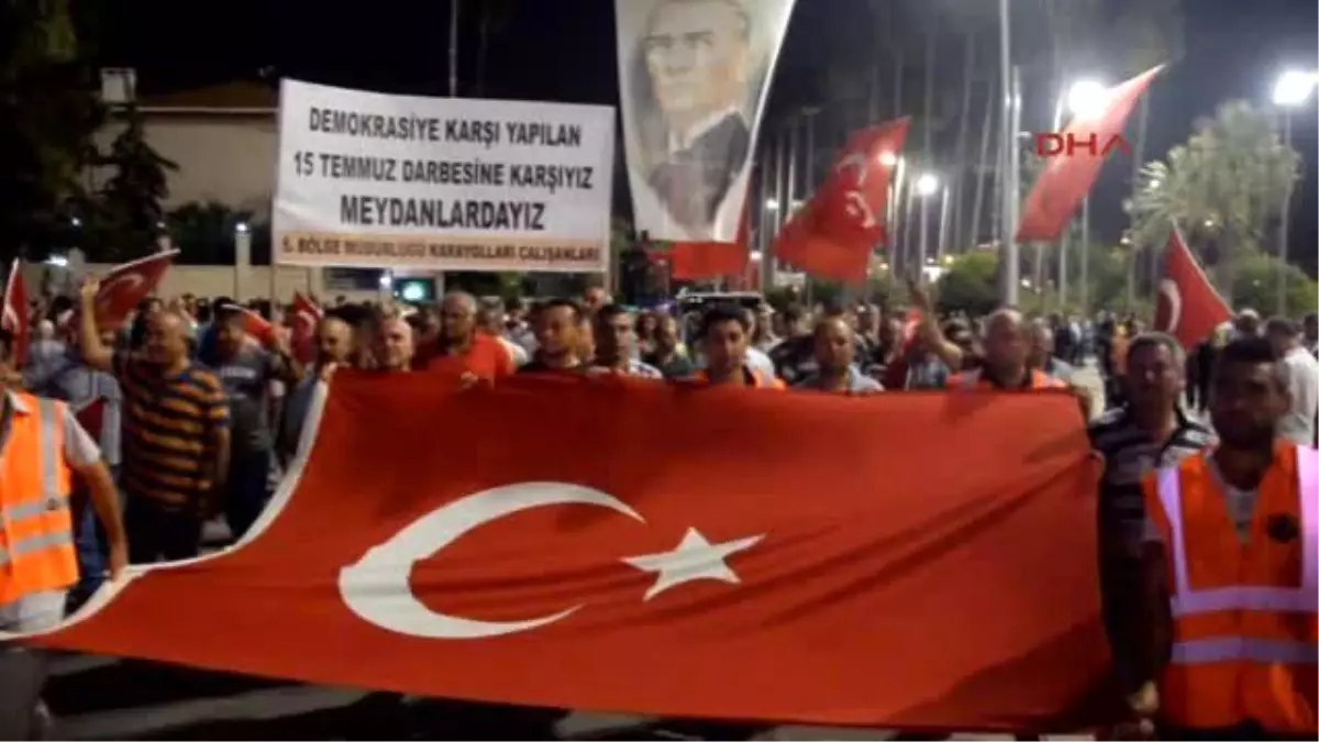 Mersin?de Demokrasi Nöbeti?ne Gelin Damat Desteği