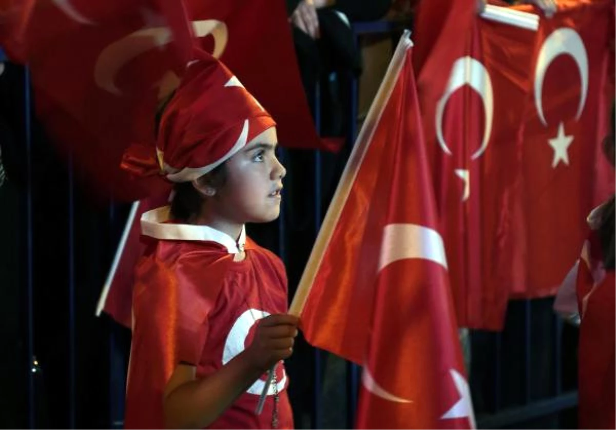 Nevşehir\'de Demokrasi Nöbeti Devam Ediyor