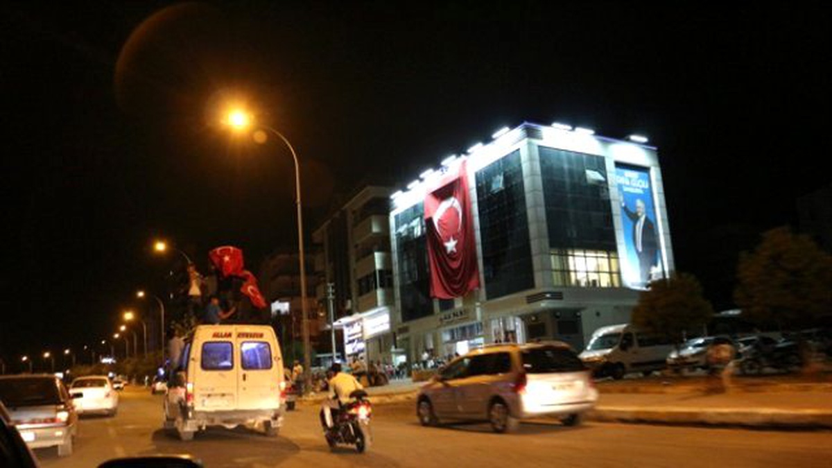 Ölüme Meydan Okuyup, Kutlama Yaptılar
