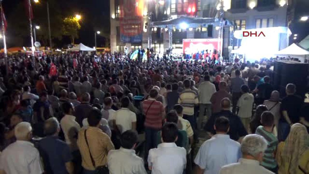 Ordu Başpehlivan Recep Kara Ordu?da Demokrasi Nöbetine Katıldı