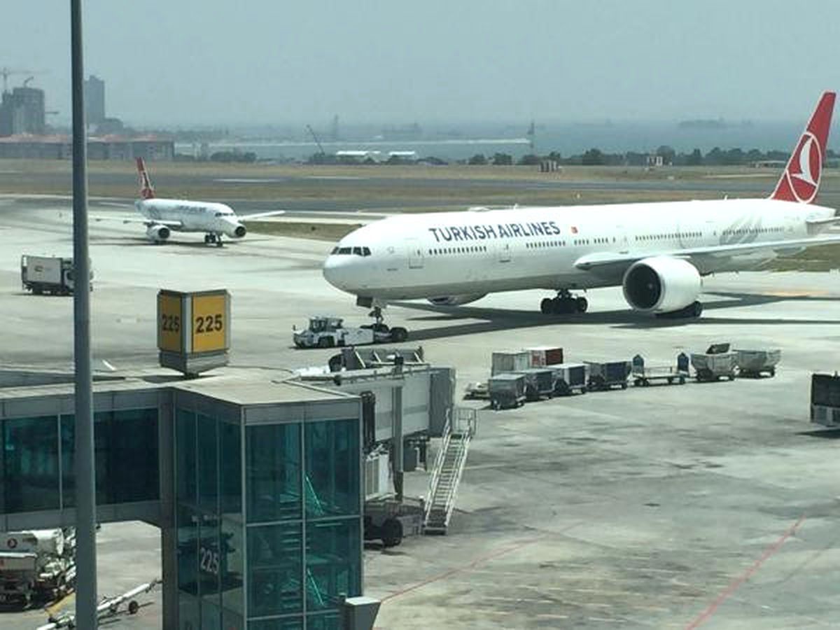 Planlama Hatasından 2 Uçak Köprüye Yanaşamadı, Yolcularıyla 25 Dakika Bekledi